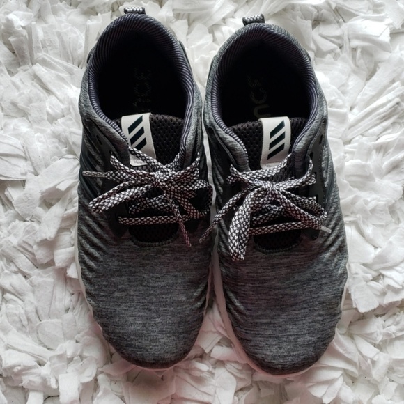 Adidas sneakers size 6.5 - Picture 2 of 4